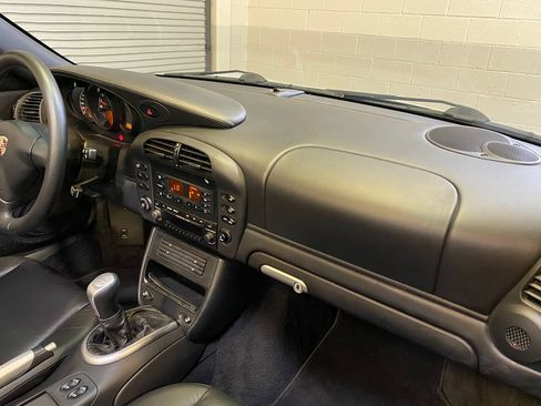 Used 2004 Porsche 911 Carrera RWD image 16