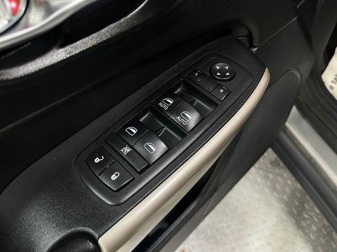 Used 2017 Jeep Cherokee Limited AWD/4WD image 15