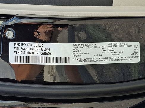 Used 2024 Chrysler Pacifica Touring-L FWD image 27