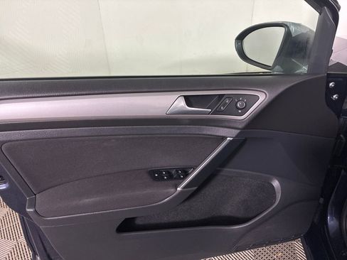 Used 2016 Volkswagen e-Golf SE w/ DC Fast Charging Package image 14