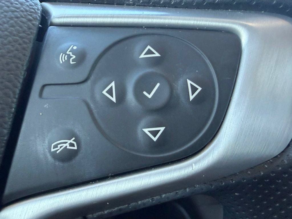 Used 2022 GMC Acadia SLE w/ Driver Convenience Package FWD image 18