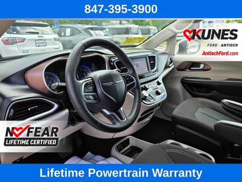 Used 2023 Chrysler Voyager LX FWD image 20