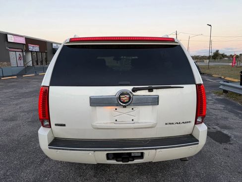 Used 2011 Cadillac Escalade ESV Luxury RWD image 4