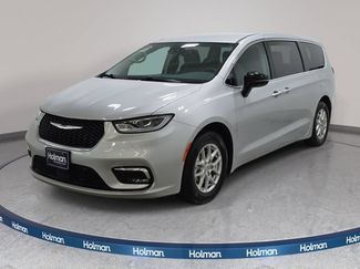 Used 2024 Chrysler Pacifica Touring-L FWD video 1