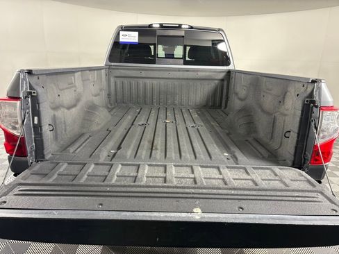 Used 2017 Nissan Titan SV image 32