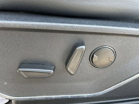 Used 2023 Ford F350 Lariat w/ Chrome Package image 12