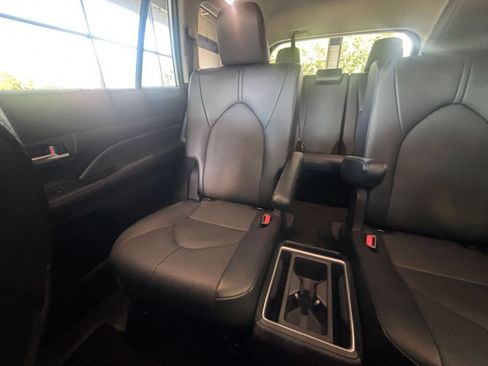 Used 2025 Toyota Grand Highlander FWD image 40
