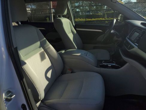 Used 2019 Toyota Highlander LE image 21