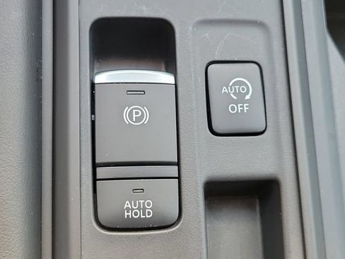 Used 2025 Nissan Pathfinder S FWD image 28