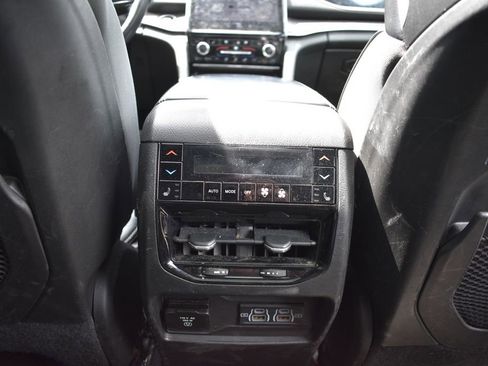 Used 2022 Jeep Grand Cherokee Overland AWD/4WD image 29
