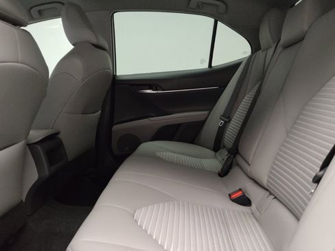 Used 2019 Toyota Camry SE image 18