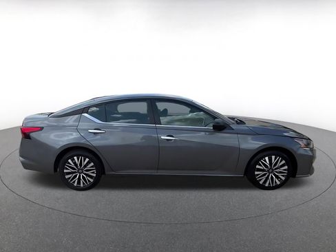 Used 2025 Nissan Altima 2.5 SV image 16