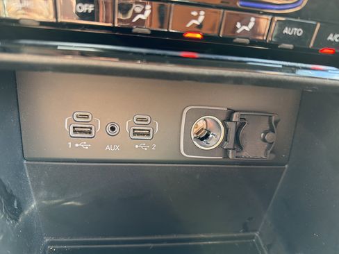 Used 2023 Jeep Grand Cherokee Laredo AWD/4WD image 22