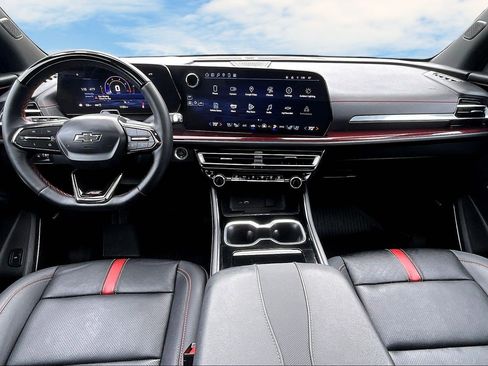 Used 2025 Chevrolet Traverse RS w/ LPO, Floor Liner Package image 7