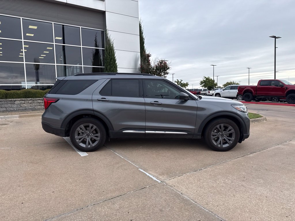 Used 2025 Ford Explorer Active w/ Active Comfort Package AWD/4WD image 2