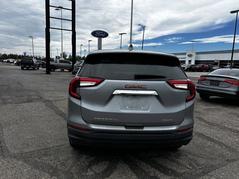 Used 2024 GMC Terrain SLE AWD/4WD image 4