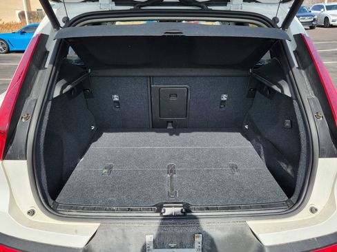 Used 2019 Volvo XC40 T5 Momentum image 15