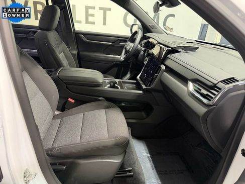 Used 2025 GMC Acadia Elevation image 29