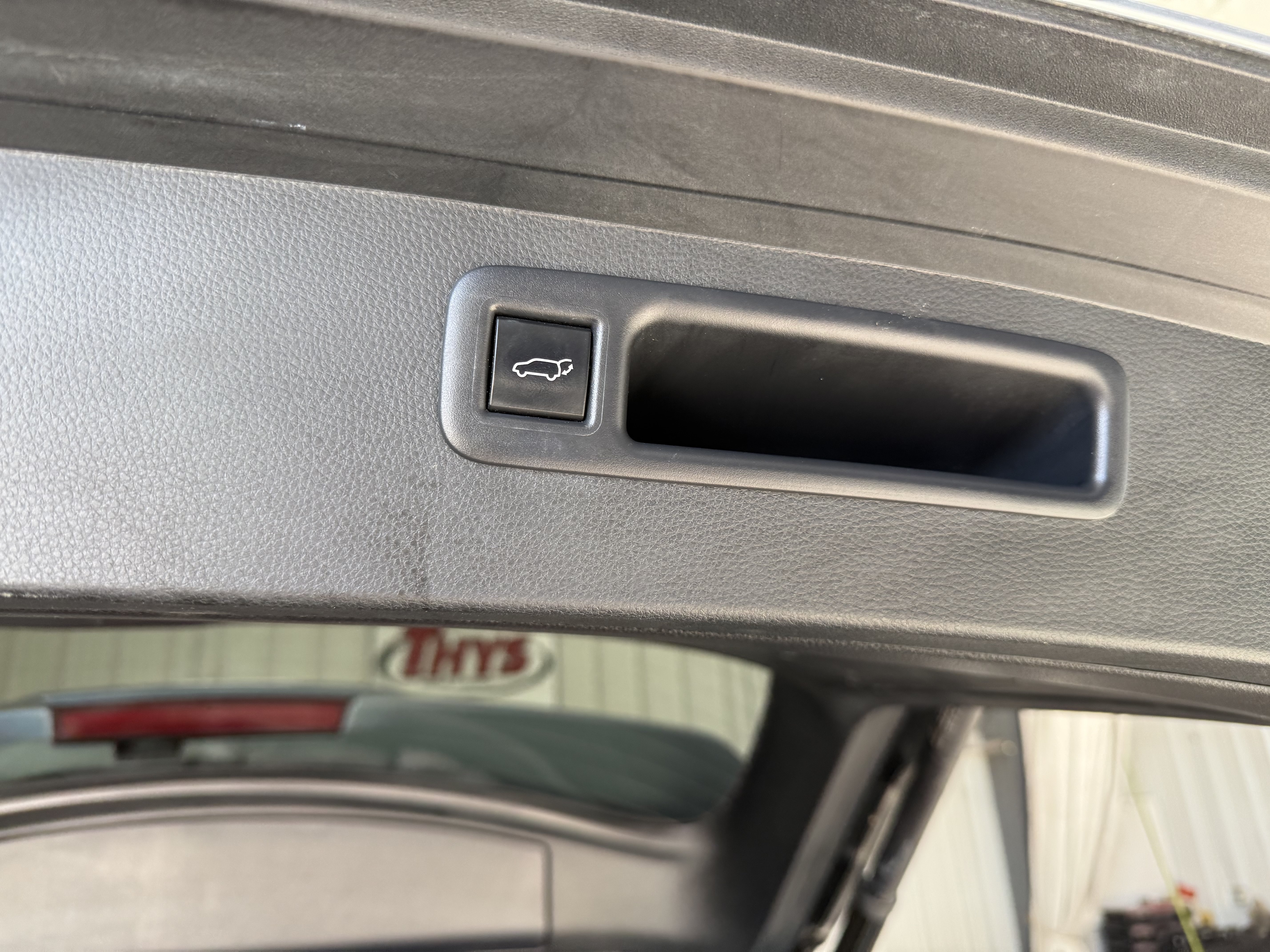 Used 2023 Toyota Highlander XLE AWD/4WD image 6