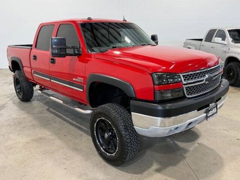 Used 2005 Chevrolet Silverado 2500 LT w/ Heavy-Duty Power Package AWD/4WD image 6