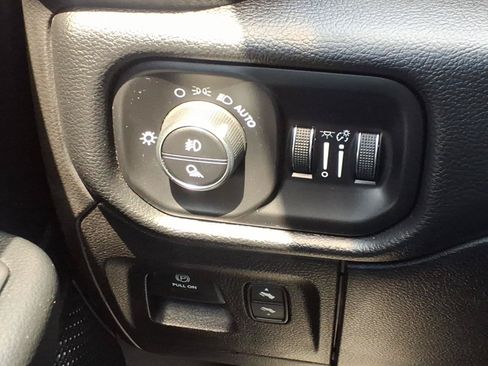 Used 2019 RAM 1500 Big Horn AWD/4WD image 31