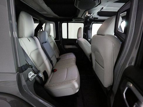 Used 2022 Jeep Wrangler Unlimited Sahara image 12