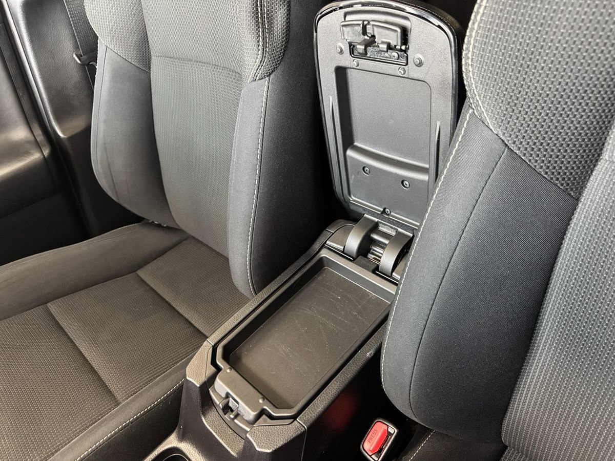Used 2016 Toyota RAV4 XLE AWD/4WD image 32