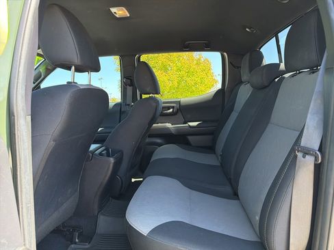 Used 2022 Toyota Tacoma TRD Off-Road AWD/4WD image 22