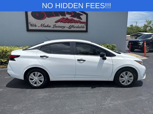 Used 2023 Nissan Versa S FWD image 2