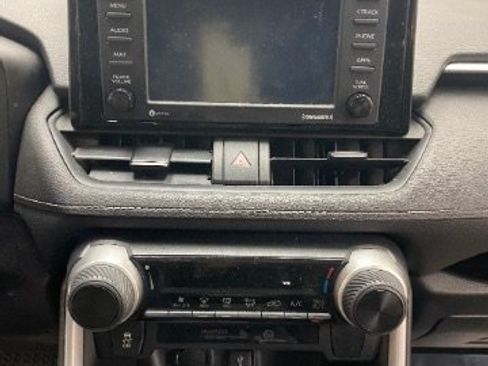 Used 2021 Toyota RAV4 LE FWD image 25