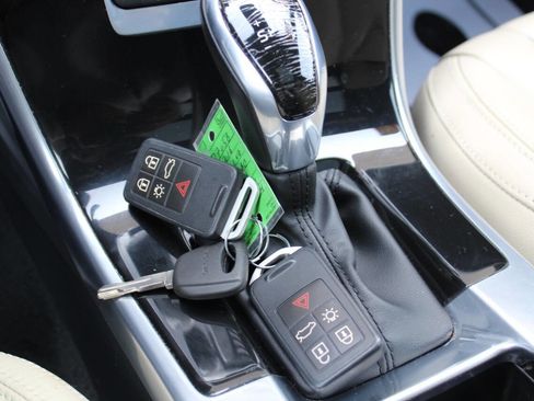 Used 2016 Volvo XC60 T6 Platinum w/ Climate Package image 32