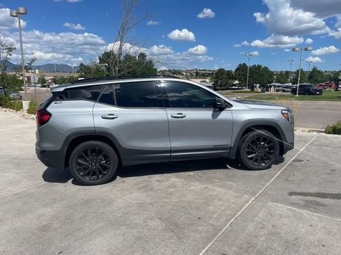 Used 2023 GMC Terrain SLT w/ Elevation Edition AWD/4WD image 10