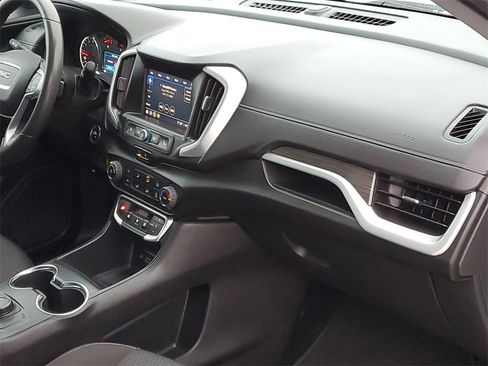 Used 2022 GMC Terrain SLE image 27