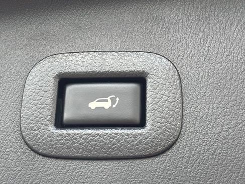 Used 2019 Nissan Armada Platinum w/ Captain's Chairs Package RWD image 38