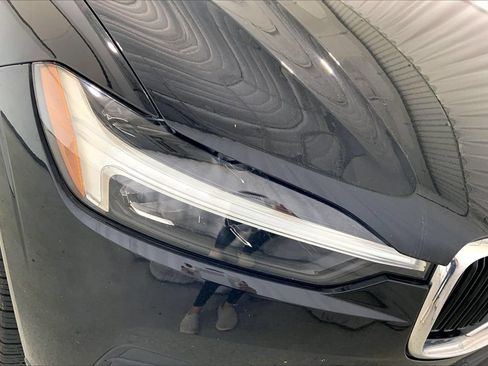 Used 2021 Volvo XC60 T5 Momentum w/ Protection Package Premier FWD image 12
