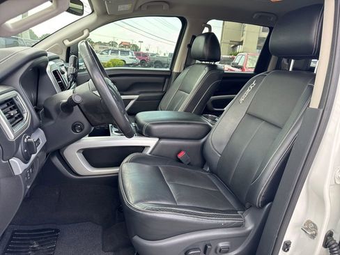 Used 2018 Nissan Titan PRO-4X w/ Pro-4x Convenience Package AWD/4WD image 39