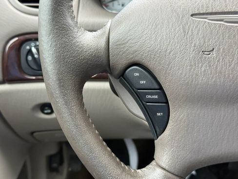 Used 2004 Chrysler 300M FWD image 25