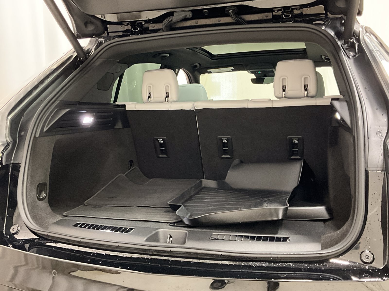 Used 2025 Cadillac XT4 Sport AWD/4WD image 24