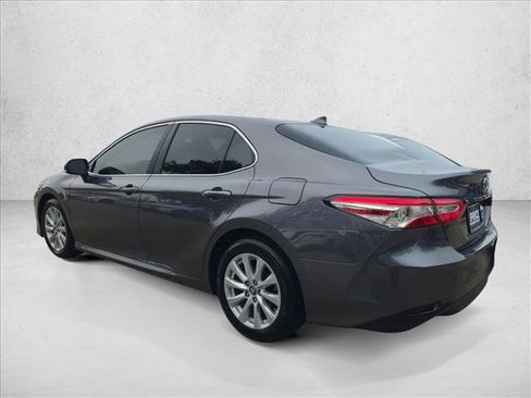 Used 2020 Toyota Camry LE image 7