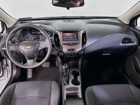 Used 2018 Chevrolet Cruze LT w/ Convenience Package FWD image 18