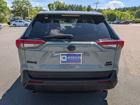 Used 2022 Toyota RAV4 XLE w/ Convenience Package AWD/4WD image 4