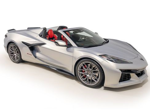 Used 2024 Chevrolet Corvette Z06 RWD image 9
