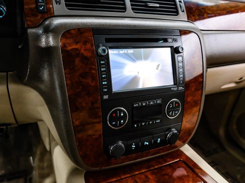 Used 2012 Chevrolet Avalanche LTZ image 34