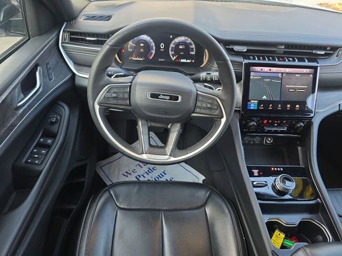 Used 2024 Jeep Grand Cherokee L Limited w/ Luxury Tech Group II image 3