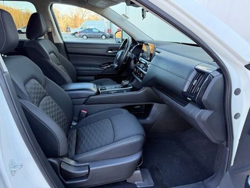 Used 2022 Nissan Pathfinder SV image 29