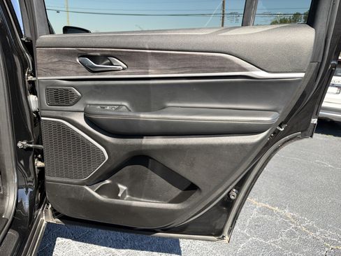 Used 2022 Jeep Grand Cherokee L Limited image 14