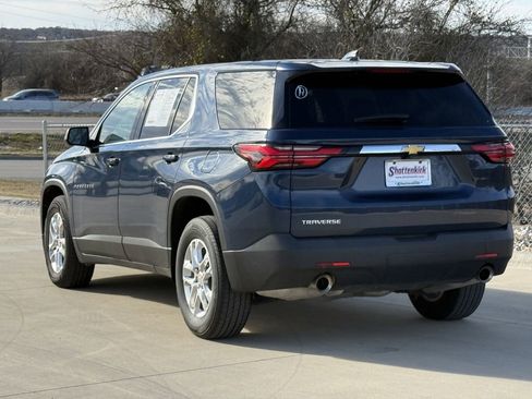 Used 2023 Chevrolet Traverse LS FWD image 4