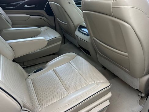 Used 2024 Cadillac Escalade Premium Luxury RWD image 20