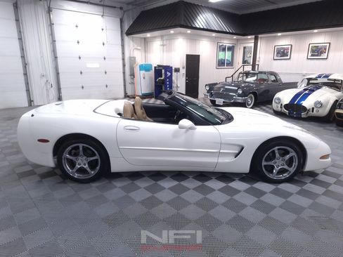 Used 2001 Chevrolet Corvette Coupe w/ Preferred Equipment Group2 RWD image 11