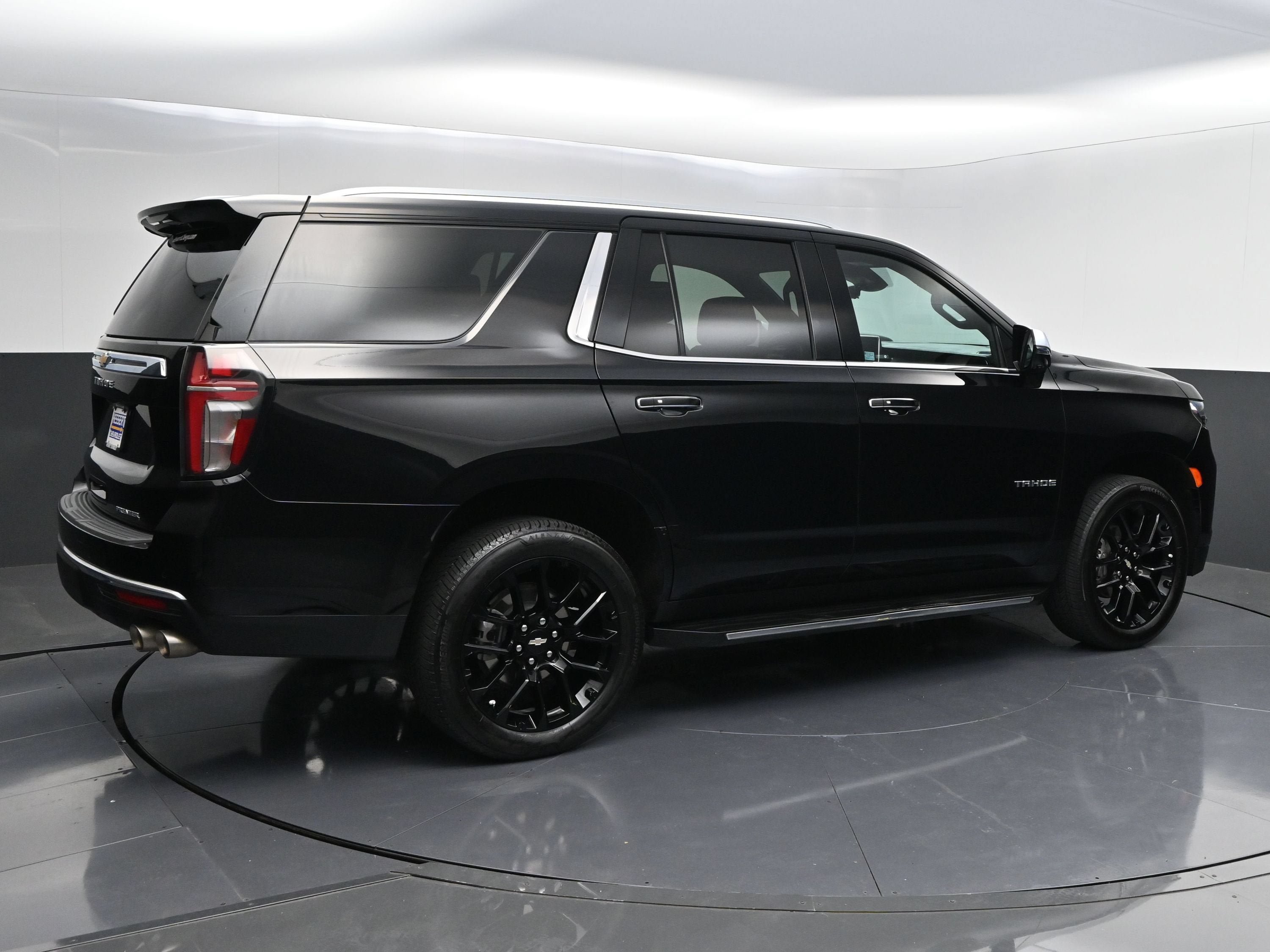 Used 2024 Chevrolet Tahoe Premier w/ Premium Package AWD/4WD image 8
